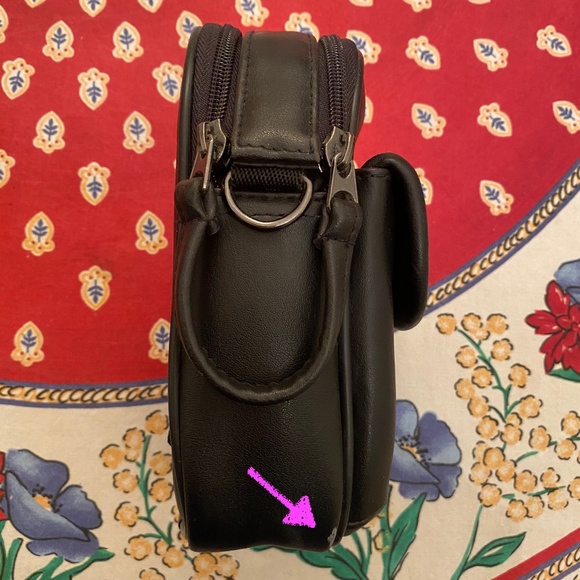 View I Y2K I Black Point & Shoot Camera Bag - Picture 7 of 16